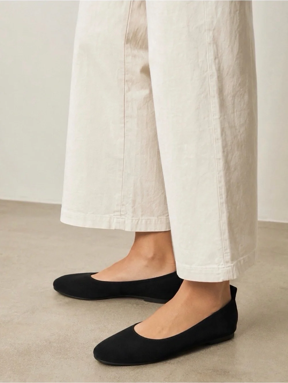 NWT Everlane Day Glove Black Suede Ballet Flats 8.5 New Almond Toe Shoes - Picture 2 of 6